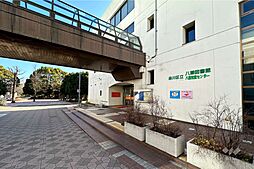 八潮図書館の外観