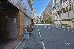 敷地南東側前面道路（南西側から）