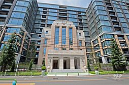 敷地南側の前面道路は綱の手引き坂です（南側から）。