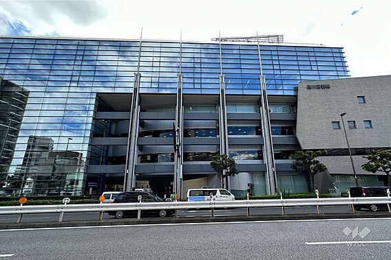 品川図書館の外...
