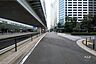 その他：敷地北東側の前面道路(南東側から)