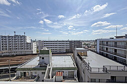 空を広く感じる眺望と開放感ある角住戸