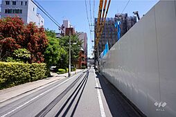 敷地南側の前面道路