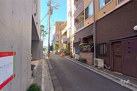 敷地北東側の前面道路