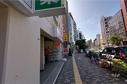 敷地南西側の前面道路(北西側から)