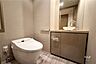 トイレ：トイレ落ち着いた空間で心地よくご利用いただけます。※AIによる家具消し加工済み