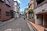 その他：敷地南西側の前面道路（南東側から）