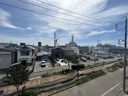 見晴らしもよく、前面に高い建物もないので太陽の温かな温もりをめいっぱい受け止めてくれます!