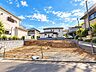 外観：前面道路から見た現地の様子。周囲には整った住宅街が広がり、すっきりとした印象です。現地を訪れることで街の雰囲気もより具体的に感じられます。
