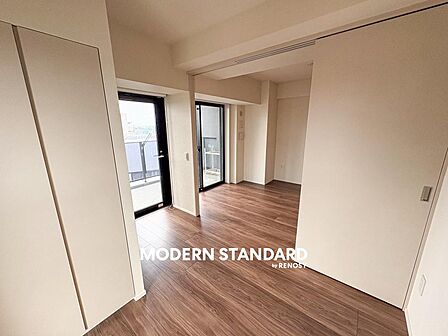 ■　洋室　■　洋室は2部屋あり、どちらも収納付きです。