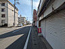 その他：まっすぐ伸びる道路沿いでアクセス快適。周辺には住宅と店舗が混在し、昼夜ともに利用しやすいエリア。事業計画が描きやすいです！