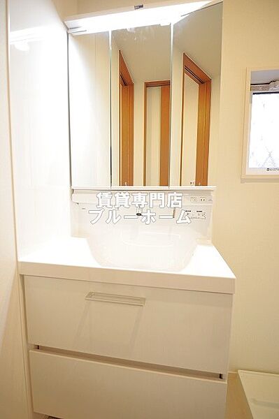 洗面所：三面鏡独立洗面台！
