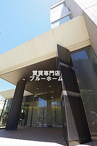 外観：鉄筋コンクリート造3階建ての物件！