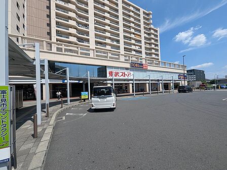 東武東上線【鶴瀬駅西口ロータリー】から徒歩11分 ほとんど平らなメイン道路の一本道です。