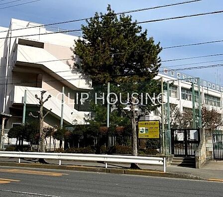 日野市立日野第三小学校 徒歩6分。 410m