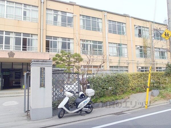 桃山中学校まで2500メートル