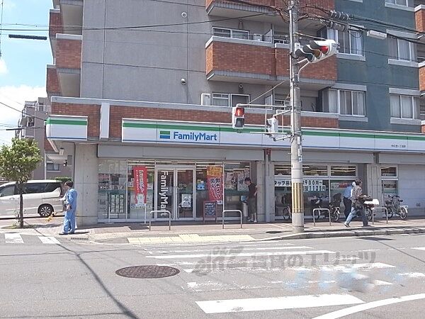 画像25:ファミリーマート　中久世一丁目店まで300メートル