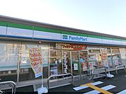 ファミリーマート　木津駅前店まで850メートル