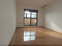 近鉄京都線 大久保駅 徒歩5分の賃貸マンション 4階1Kのリビング/ダイニング