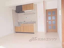 近鉄京都線 富野荘駅 徒歩14分の賃貸マンション 2階2LDKのリビング/ダイニング