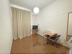 レオパレスブライトン新田辺 2階1Kのリビング/ダイニング