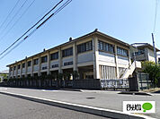中学校「近江八幡市立八幡中学校まで2583m」