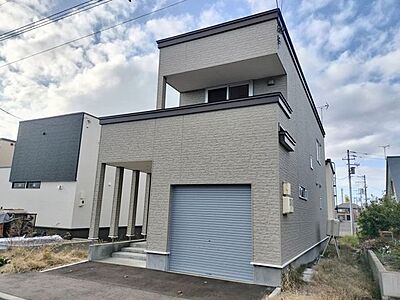 外観：建物面積122.34m2、2階建3LDK