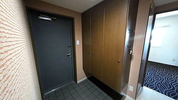 玄関を拡大表示
