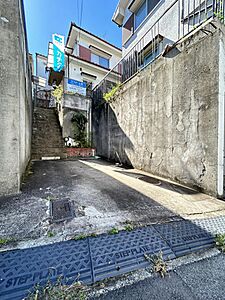 外観：価格には消費税、リフォーム費用を含みます。自社物件につき随時ご案内可能。内覧希望の方はお電話ください。屋根は一部葺き替えを行いました。