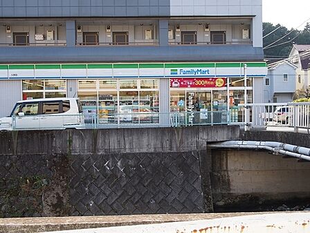 ファミリーマート 久野店まで約130m（徒歩2分）