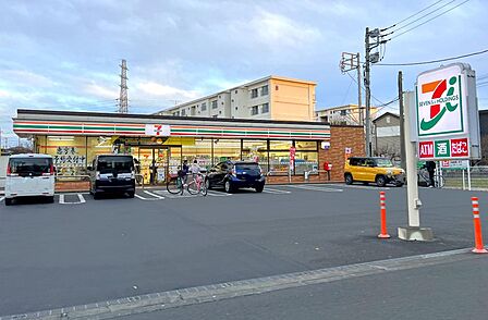 セブン-イレブン さむかわ中央公園前店まで約1170m(徒歩15分)