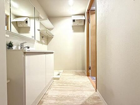 脱衣所は小さなお子様がいるご家庭にも重宝されます。