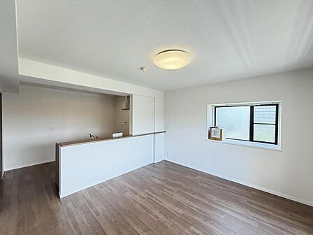 家族団らんの場所としてゆったりと居心地の良いリビングです。