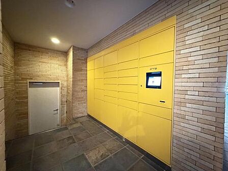 不在時にも荷物を受け取れる宅配ボックス。