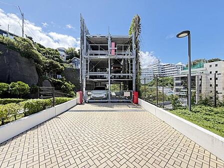駐車場ももちろん完備しておりますのでお車所有の方にも心強いです。