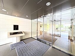 ◇◆エントランス◆◇24時間有人管理かつオートロック完備で、セキュリティ面も安心♪