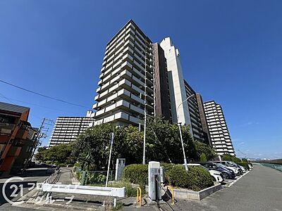 外観：管理人日勤につき管理体制良好！地上15階建てマンションの15階部分です！