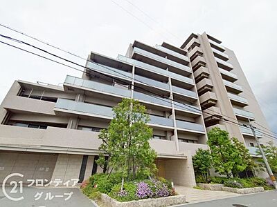 外観：シンプルながらも存在感のあるマンション外観は、住む人を魅了し、日常に特別な時間をもたらします。都会的なデザインが魅力で、住む人に誇りを与える空間です