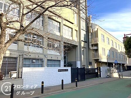 尼崎市立成徳小学校 徒歩4分。 280m