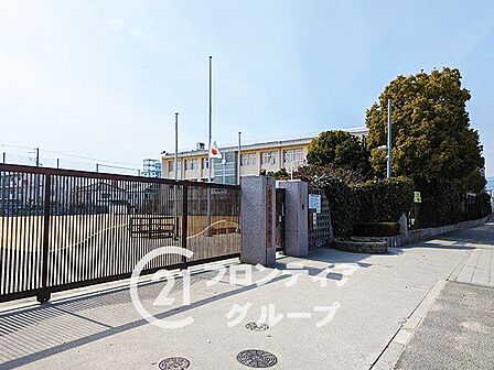 西宮市立津門小学校 徒歩7分。 560m