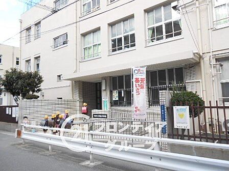 大阪市立歌島小学校 徒歩3分。 200m