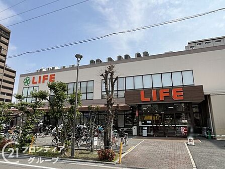 ライフ歌島店 徒歩2分。 110m
