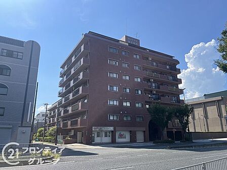 住まい選びは、価格や立地だけでなく、将来の暮らし方まで含めて考えることが大切です。今の段階で気になっていることを、まずスタッフに話してみてください