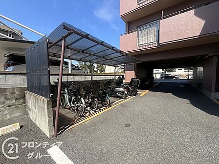 はじめてのマイホーム購入は、わからないことだらけで当然です。資金計画から物件選びまで、順を追ってスタッフが一緒に考えていきます