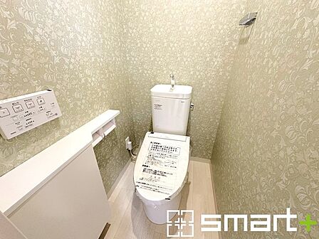 ~やはり便利なタンク式トイレ~ ・最近はタンクレストイレもございますが、タンク式の場合は停電時もお水を流すことが可能。 ・故障時なども比較的費用が安くなるなど、メリットが多くなります。