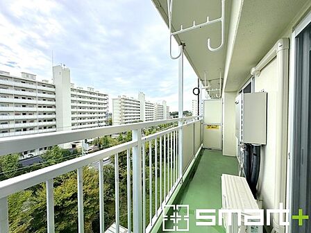~ワイドバルコニーを採用~ ・バルコニーはワイドタイプなので、洗濯物を沢山干す事が可能です。 ・テラス屋根などのオプションもお気軽にご相談くださいませ。