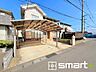 外観：〜閑静な住宅街の立地〜 ・周辺は閑静な住宅街となっておりますので、静かな暮らしをご実現いただけます。 ・前面道路の交通量も多くないので、小さなお子様がいるご家庭でもご安心ですね。 