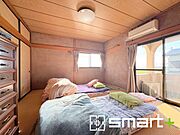 自然光が心地よく、くつろぎのひとときを演出 