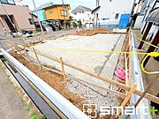 ～ベタ基礎でしっかりとした土台～ ・コンクリートの中に鉄筋を配し強度を高めた「ベタ基礎」を採用。 ・しっかりとした土台を造ったうえで、その上に建物が築造されていきます。 