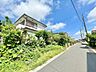 外観：～十分な広さのある前面道路～ ・前面道路は約4ｍございますので、お車でのすれ違いも可能で余計なストレスがかかりません。 ・日々お車での移動が多い方には大切なポイントですね。 